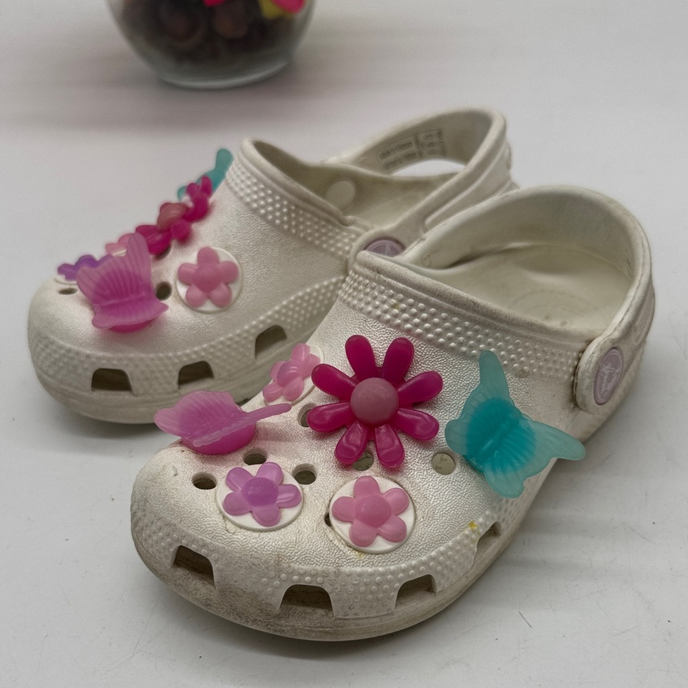 CROCS Kids White Sandals with Pink and Teal Charms KS9196